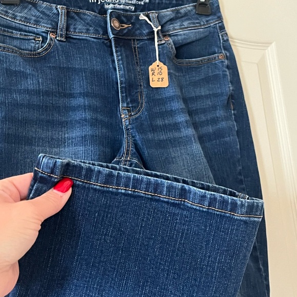 Maurices Darker Wash Distressed Curvy High Rise Jeans Straight Leg Size 10 - Picture 8 of 13